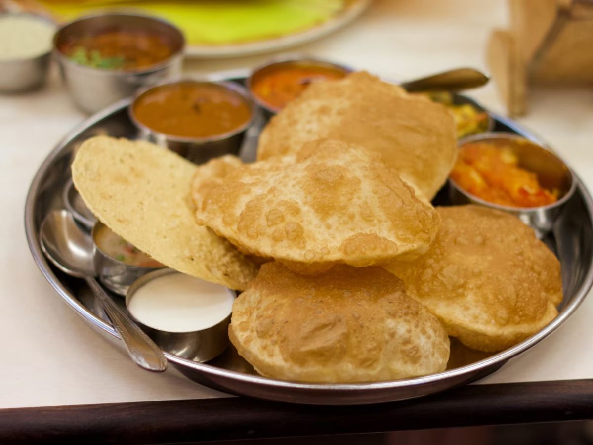 Puri Making Tips: नहीं फूलती पूड़ी और बनती है ऑयली? अपनाएं ये आसान टिप्स, हर बार बनेंगी परफेक्ट और क्रिस्पी…