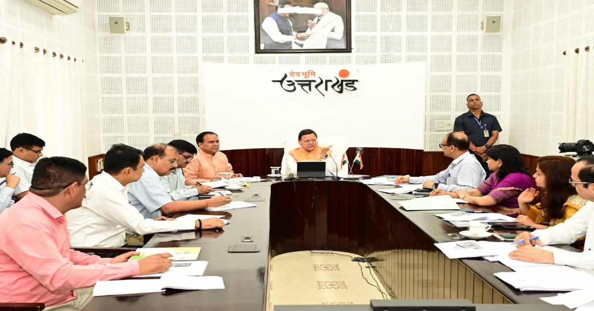सीएम धामी का अधिकारियों को सख्त निर्देश, राज्य के सभी स्कूलों का निरीक्षण कर इस चीज पर ध्यान देने की कही बात