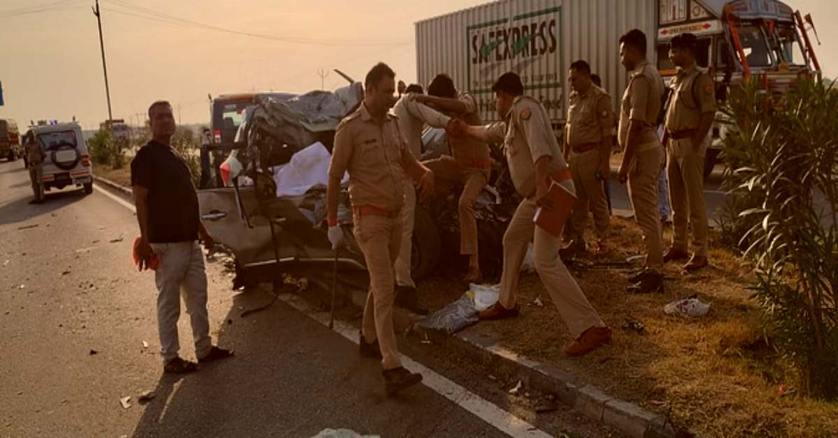 नींद ने सुला दी मौत की नींदः डिवाइडर तोड़कर सड़क के दूसरी ओर पहुंची कार, ट्रक ने मारी ठोकर, 5 की गई जान