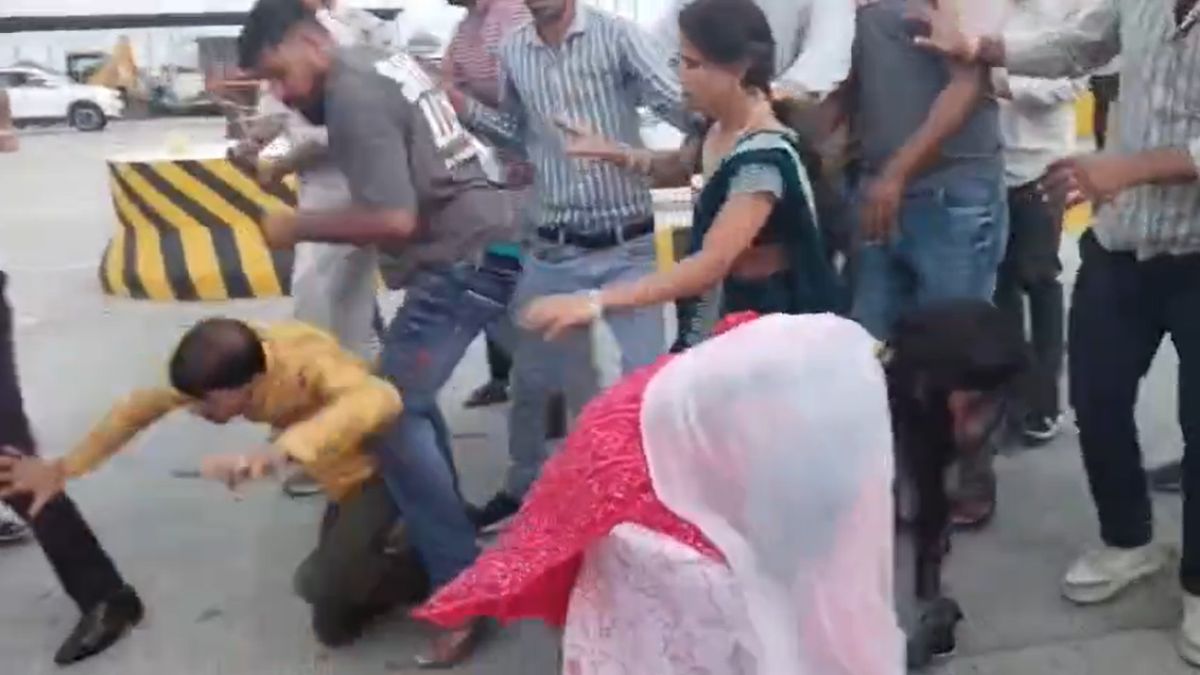 टोल शुरू होते ही बवालः टोल संचालक व कर्मियों ने वाहन चालक और परिजनों के साथ की मारपीट, Video वायरल