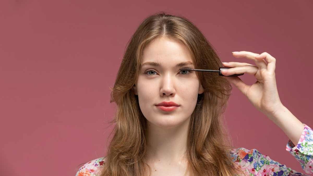 Waterproof Mascara Eye Health: आप भी लगाते हैं वाटरप्रूफ मस्कारा? आंखों के लिए हो सकता है खतरनाक…