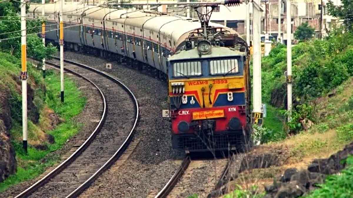 Train Services Resume: फिर से पटरी पर दौड़ेंगी ये 8 रद्द ट्रेनें…