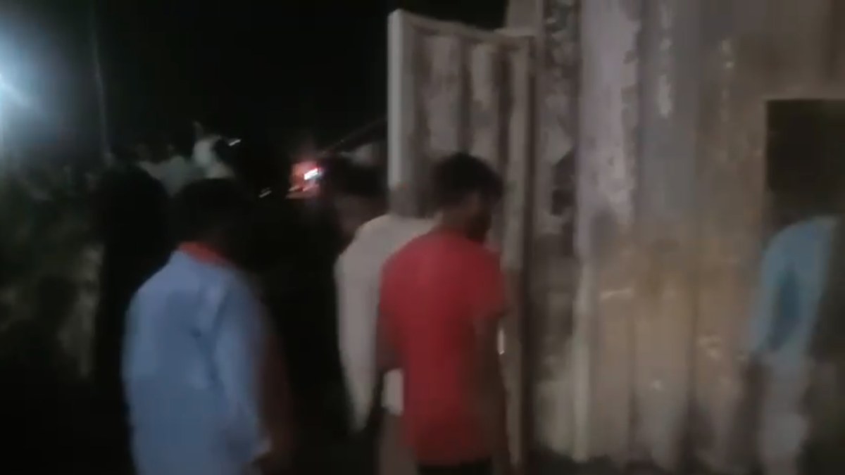 CG Breaking News : कंटेनर में खाना बनाते समय फटा सिलेंडर, दो मजदूरों की जलकर मौत, एक ने खिड़की तोड़कर बचाई जान