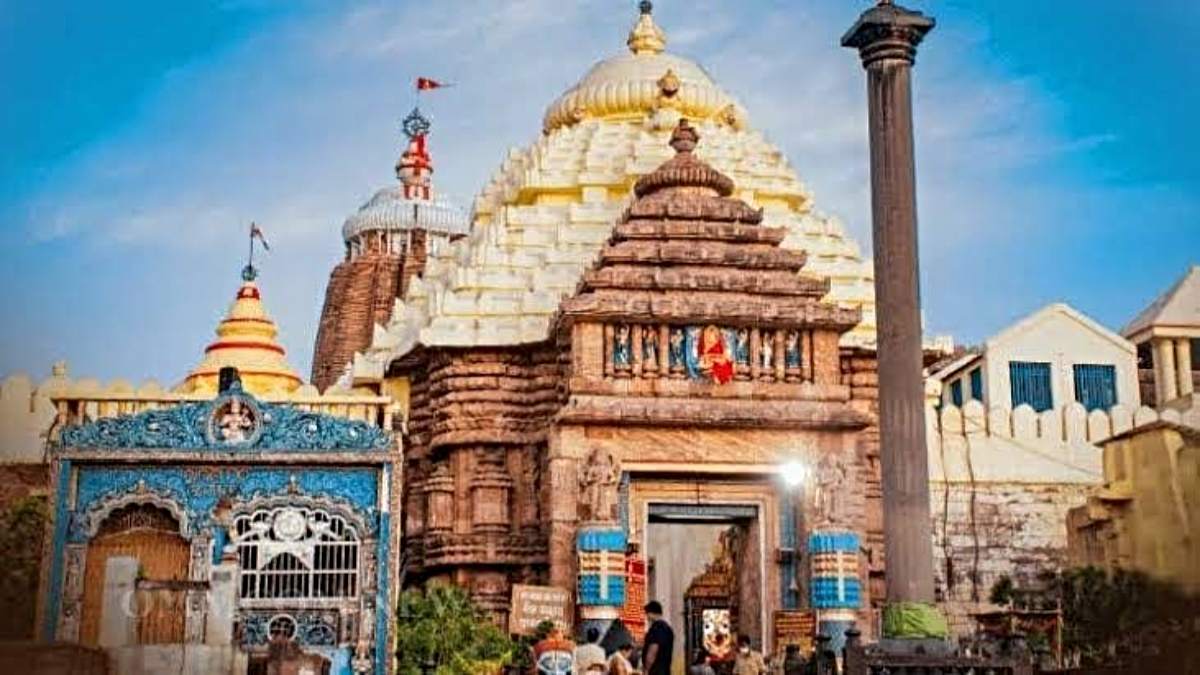 पुरी श्रीमंदिर विवाद: सेवादार पर लगा मंदिर के परंपराओं के उल्लंघन का आरोप, 30 दिन के लिए निलंबित…