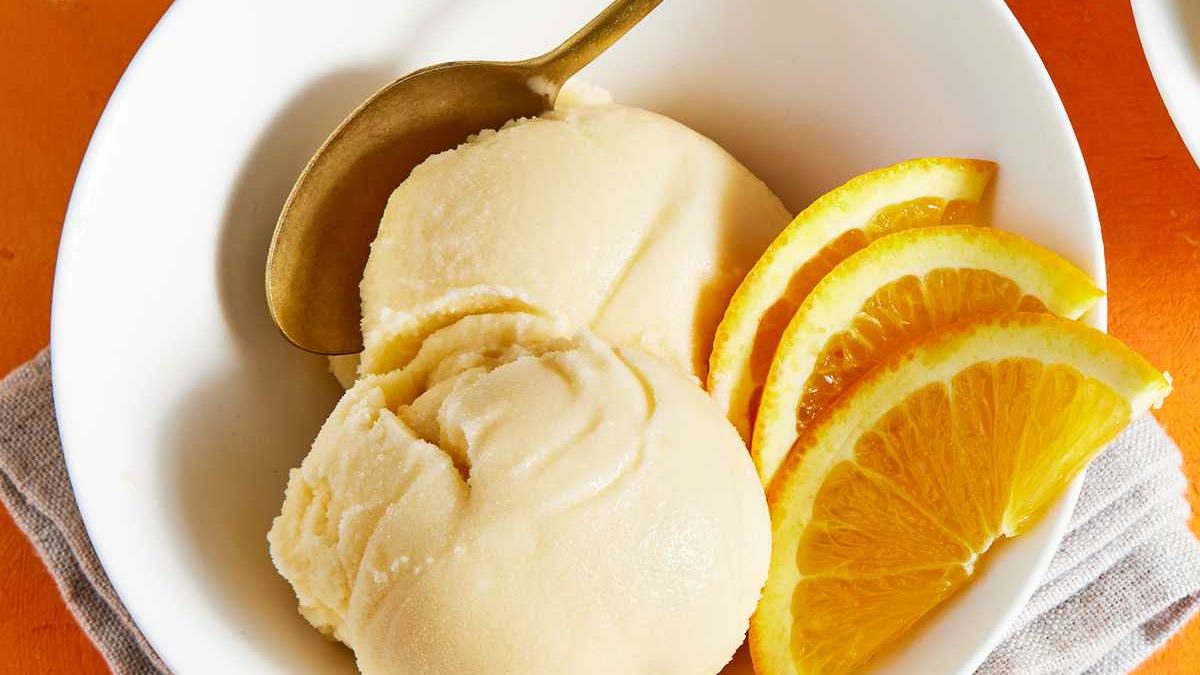 Orange Ice Cream Recipe: गर्मी में पाएं ठंडक और स्वाद एक साथ, घर पर बनाएं संतरे की टेस्टी आइसक्रीम सिर्फ 5 आसान स्टेप्स में…