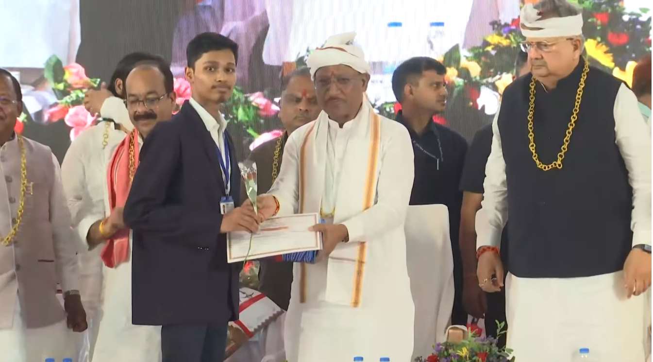 CM विष्णुदेव साय ने छत्तीसगढ़ के पहले आदिवासी संग्रहालय का किया लोकार्पण, जनजातीय समाज को दी शुभकामनाएं, 300 छात्रावास अधीक्षकों को सौंपा नियुक्ति पत्र