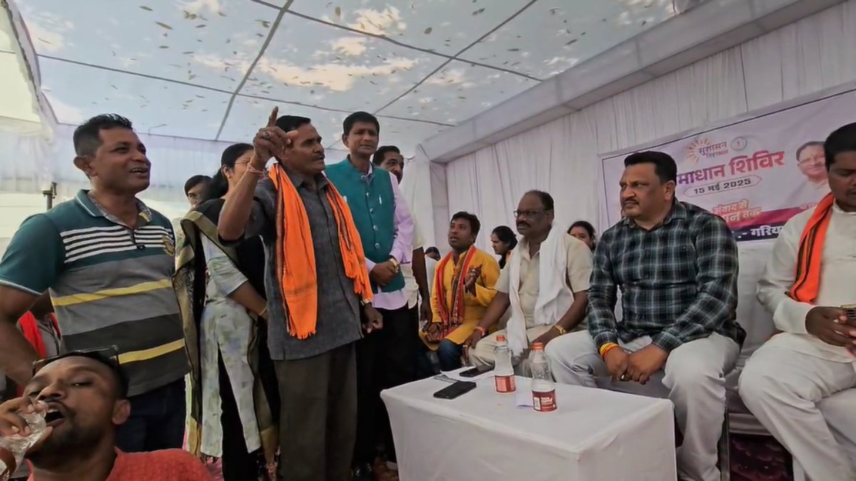 अधिकारियों के सामने फूटा लोगों का गुस्सा, 5 दिन के भीतर शराब दुकान नहीं हटाने पर आंदोलन की चेतावनी, तो इधर निलंबित बीईओ ने दे डाली आत्मदाह की धमकी