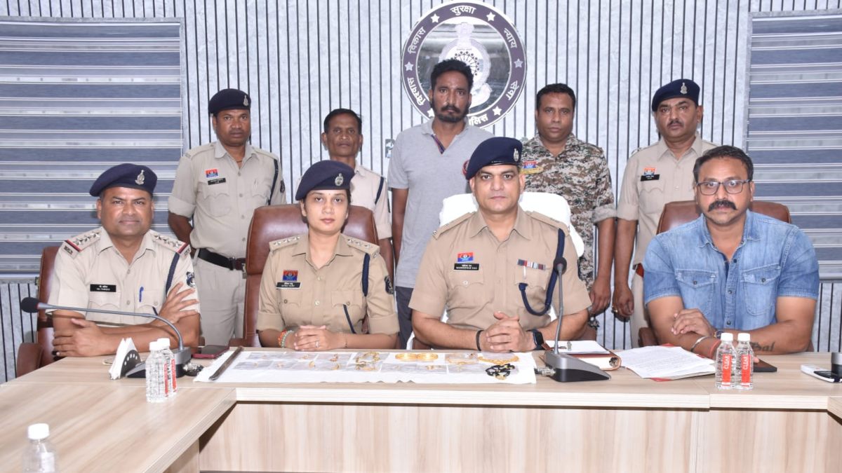 Crime News : CG पुलिस ने पंजाब से शातिर चोर को किया गिरफ्तार, ड्राइवरी करते वक्त रात के साए में मकान से लाखों का जेवर किया था पार