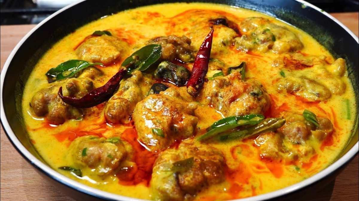 Punjabi Style Kadhi Pakora Recipe: घर पर आसानी से बनाएं ढाबा स्टाइल कढ़ी-पकौड़ा, हर निवाला छोड़ेगा लाजवाब स्वाद की छाप…