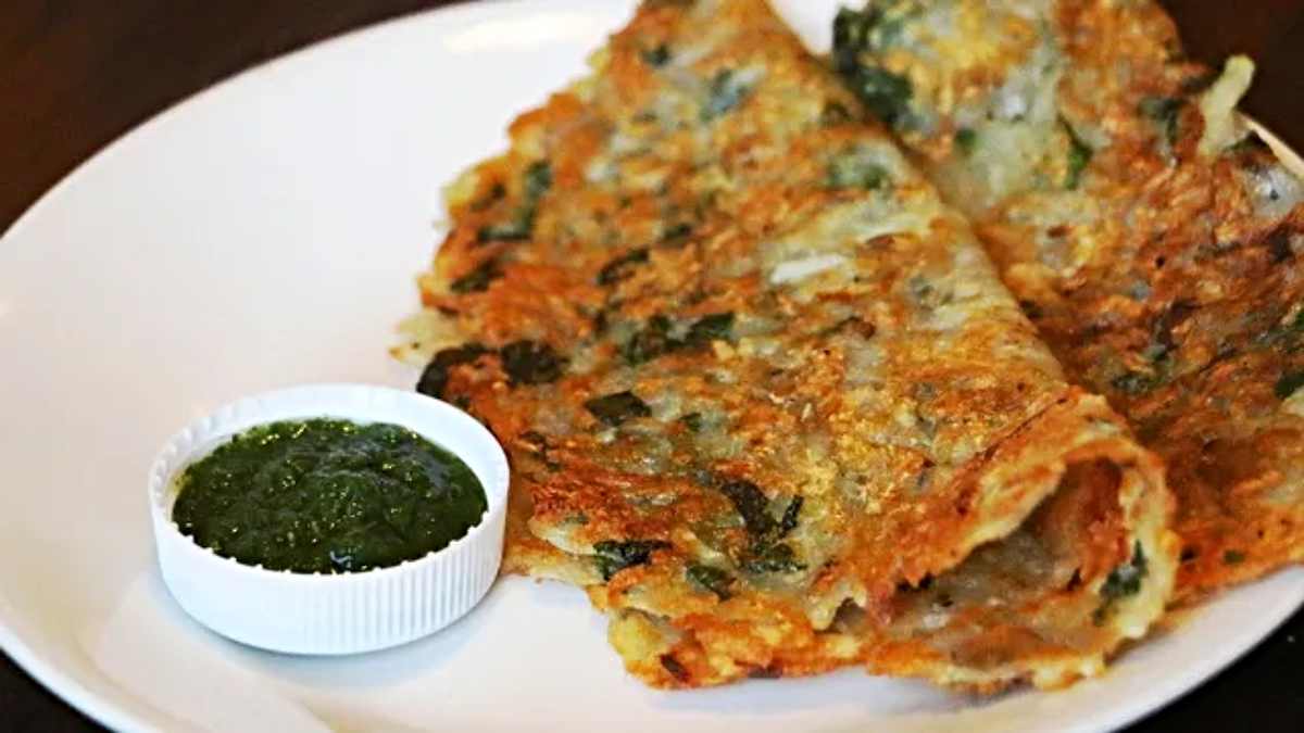 Potato Cheela Recipe: नाश्ते के लिए बनाएं आलू का चीला, तारीफ़ करते नहीं थकेंगे खाने वाले…
