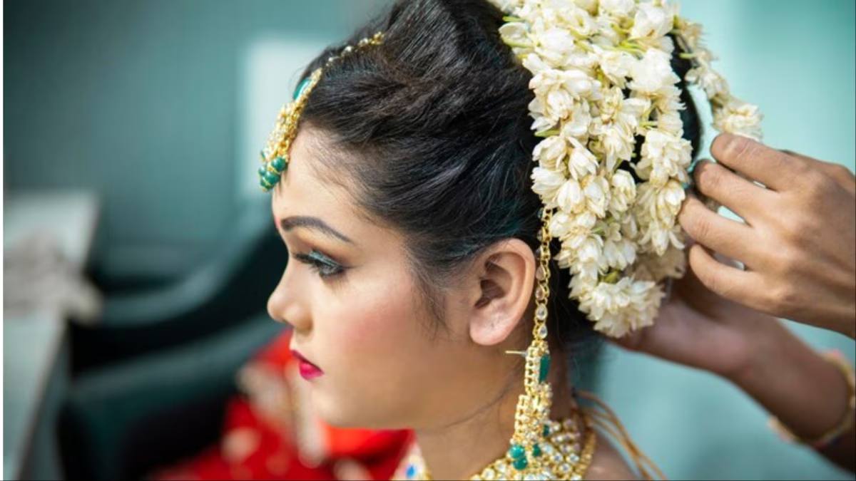 गजरा पहनने के फायदे: सिर्फ सुंदरता नहीं, मानसिक और शारीरिक स्वास्थ्य में भी मददगार…