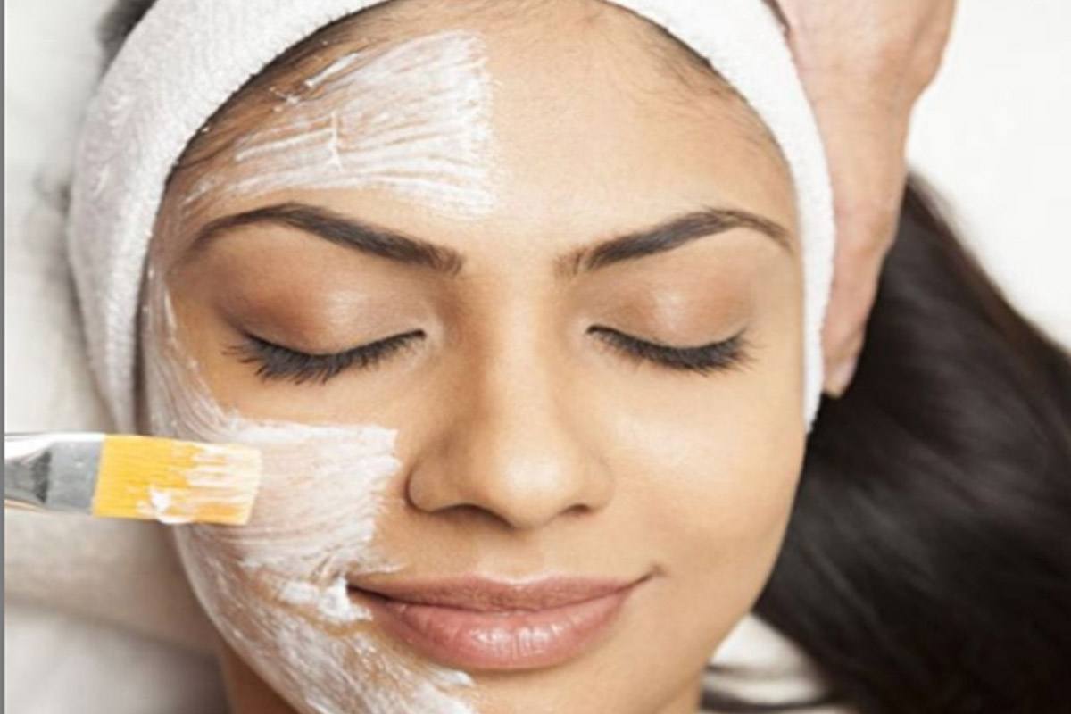 Yogurt For Skin: चेहरे की चमक और स्किन केयर के लिए दही है कारगर उपाय, जानें लगाने का तरीका और फायदे…