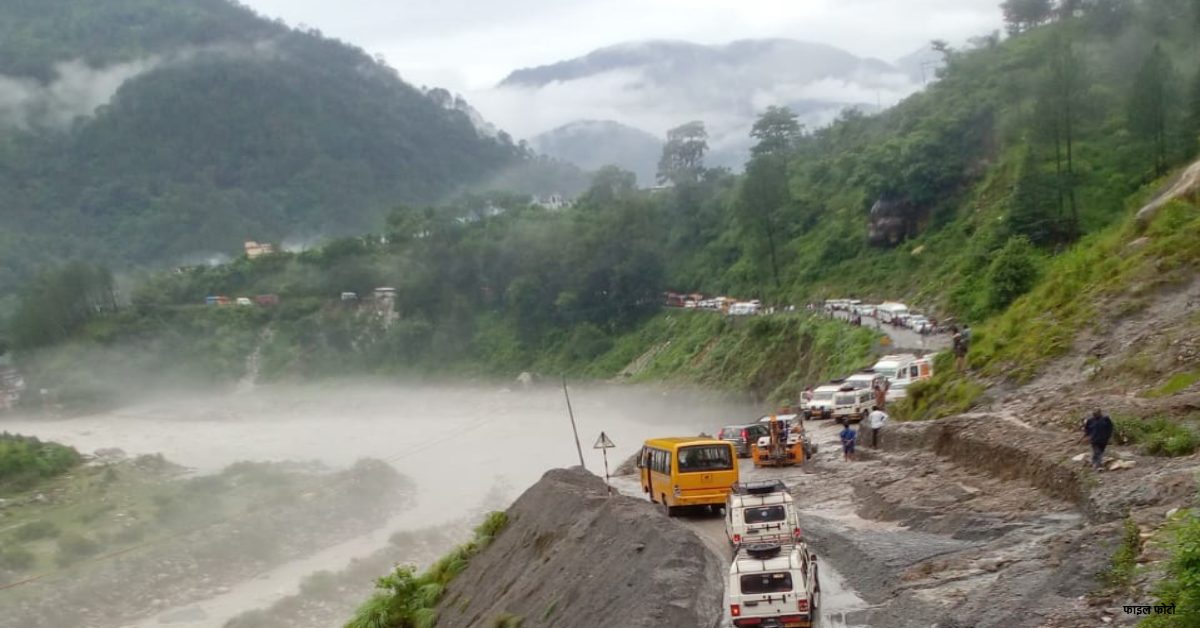 पर्वतीय और मैदानी इलाकों में चल रही तेज हवाएं, बारिश का सिलसिला शुरू, मौसम विभाग ने जारी किया अलर्ट