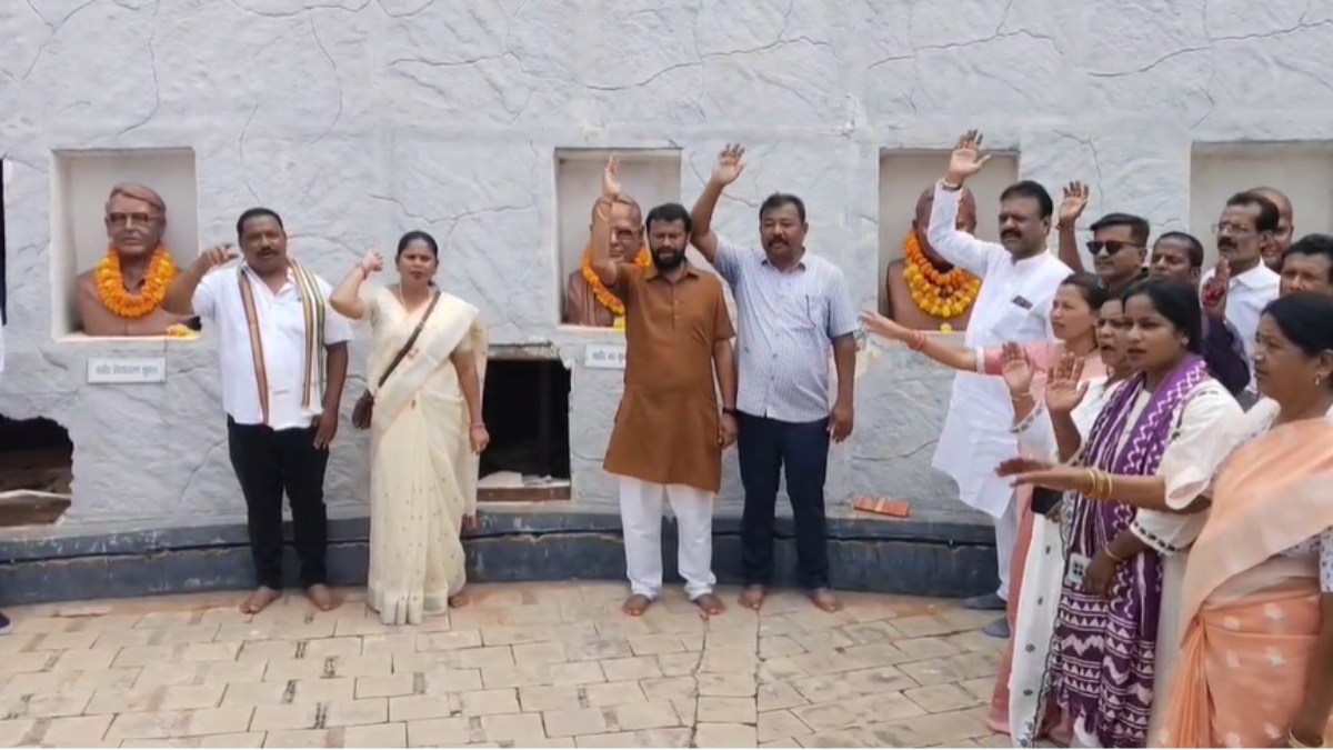 झीरम हमले की बरसी पर गरमाई सियासत : कांग्रेस ने स्मारक की बदहाली पर उठाए सवाल, भाजपा ने नक्सलियों से हमदर्दी का लगाया आरोप