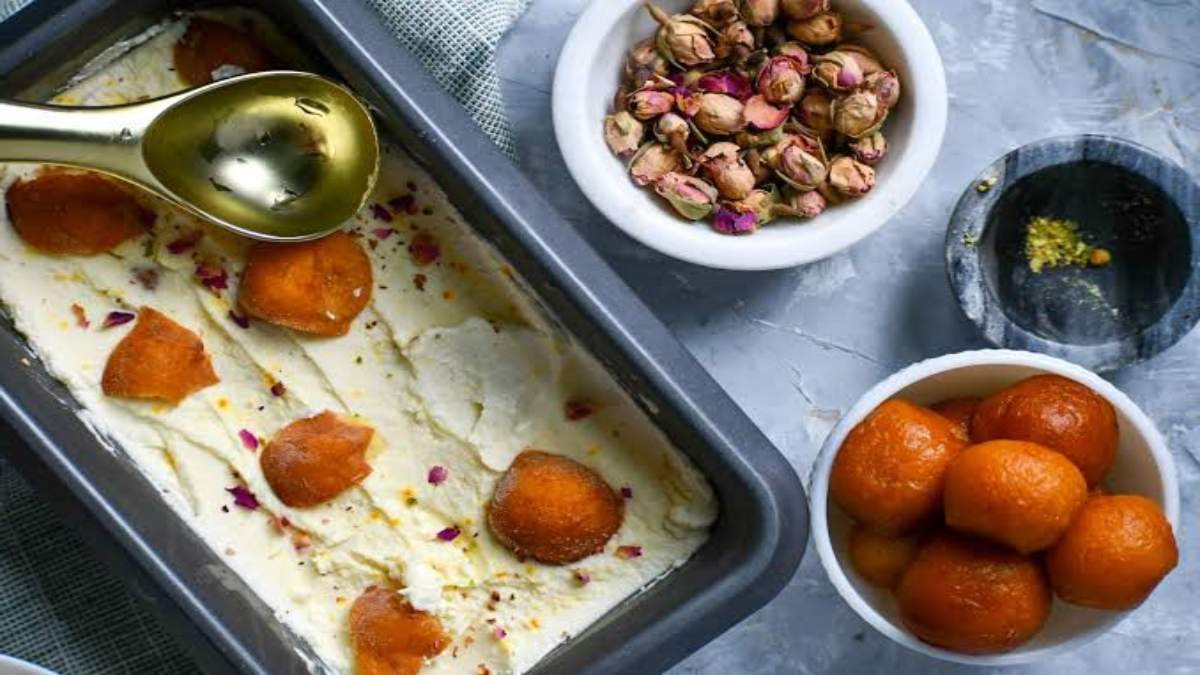Gulab Jamun Ice Cream : गुलाब जामुन की मिठास और आइसक्रीम की ठंडक बनाएगा एक गजब कॉम्बिनेशन, यहां जानें गुलाब जामुन आइसक्रीम की रेसिपी …