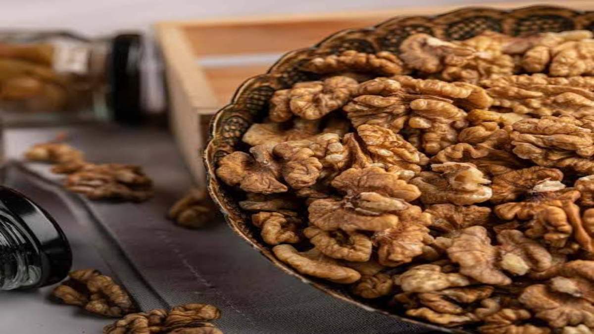 अखरोट है एक सुपरफूड, इसे खाने में इन बातों का रखें ख्याल …