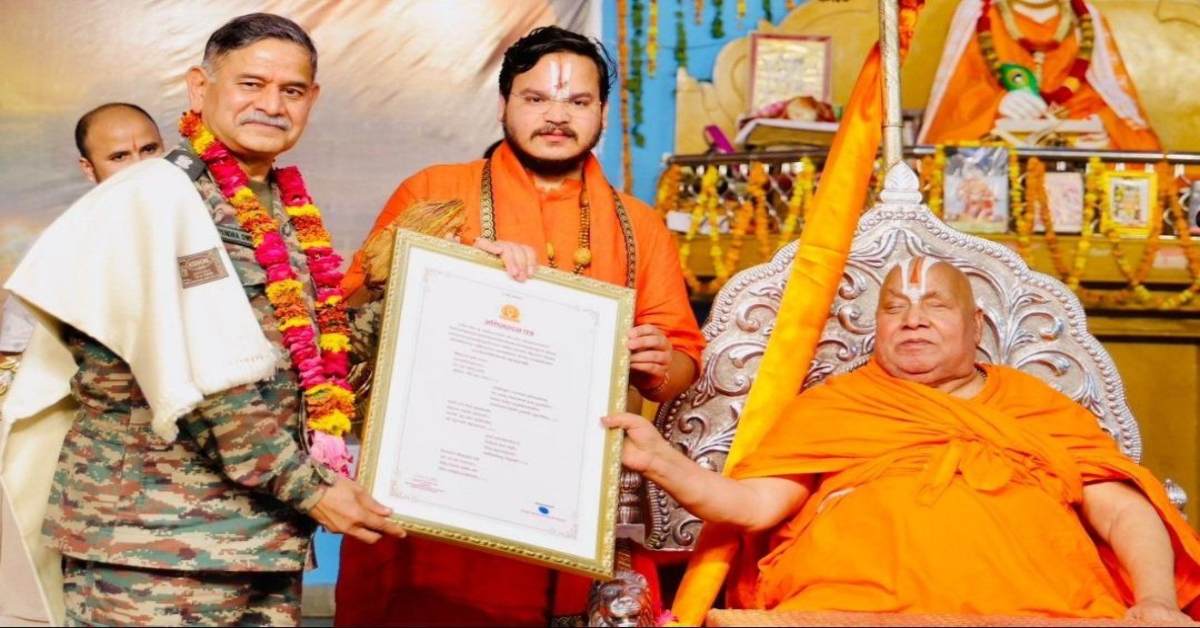 जनरल उपेंद्र द्विवेदी ने रामभद्राचार्य से ली गुरू दीक्षा, स्वामी ने थल सेना प्रमुख से दक्षिणा में मांगा POK