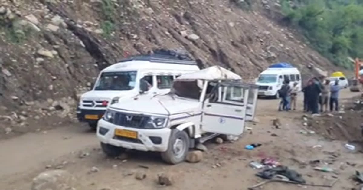 केदारनाथ हाईवे पर दर्दनाक हादसा, वाहन पर गिरा चट्टान का टुकड़ा, ड्राइवर समेत एक यात्री की मौत, 4 घायल