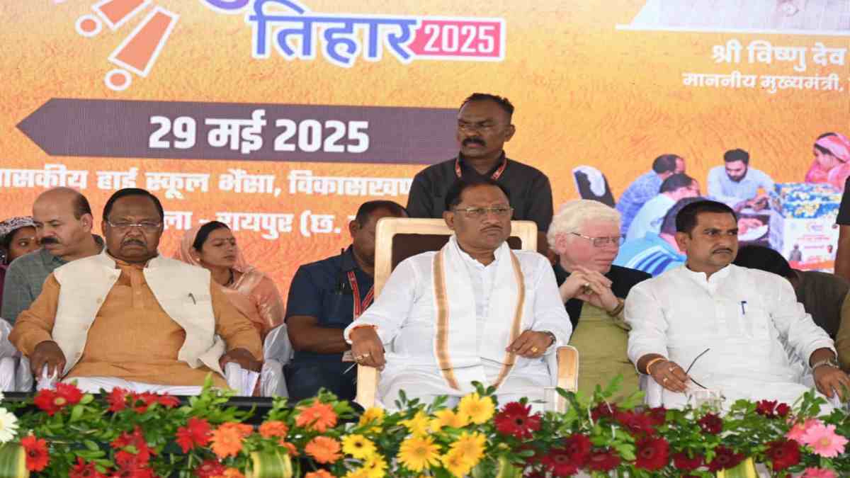 सुशासन तिहार : सीएम साय ने स्वास्थ्य केंद्र, पुलिस चौकी, पानी टंकी, स्कूल भवन समेत कई विकास कार्यों की दी सौगात, 110 हितग्राहियों को सौंपी पीएम आवास की चाबी