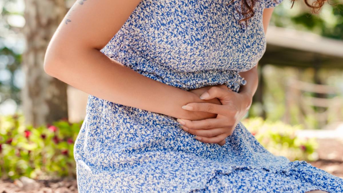 Stomach Sikness in Summer: गर्मीयों में अगर कुछ खाने के बाद अचानक होता है दर्द, तो इन चीजों से करें परहेज…