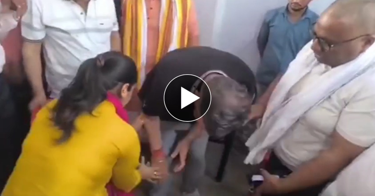 शहीद शुभम द्विवेदी की पत्नी के चरणों में झुके स्पीकर सतीश महाना : Operation Sindoor के बाद घर पहुंचकर परिजनों से की मुलाकात