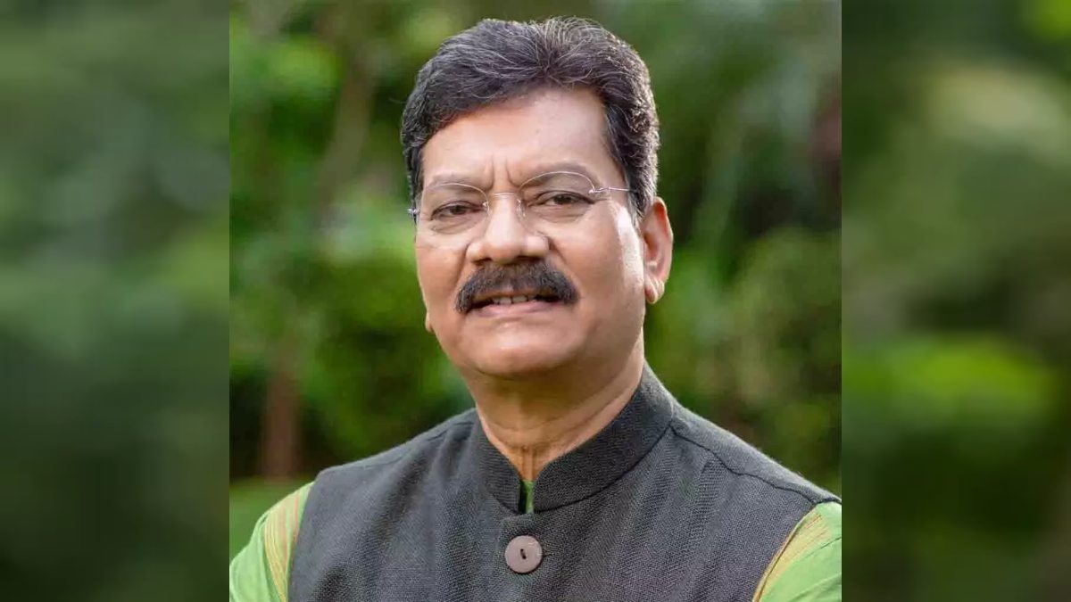 RSS मुख्यालय में अरविंद नेताम को अतिथि बनाए जाने पर चरणदास महंत की तीखी प्रतिक्रिया, बोले- पूछूंगा कि RSS में शामिल हो रहे या आदिवासी नेता के रूप में..