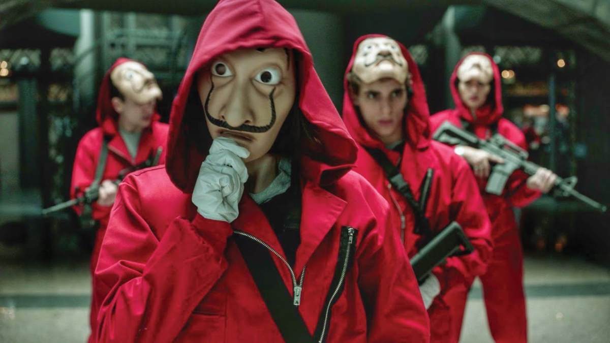 Money heist के तर्ज पर चोरी : चेहरे पर मुखौटा लगाकर पहुंचे चोर, रात में ज्वेलरी शॉप से पार किए लाखों के गहने, देखें VIDEO…