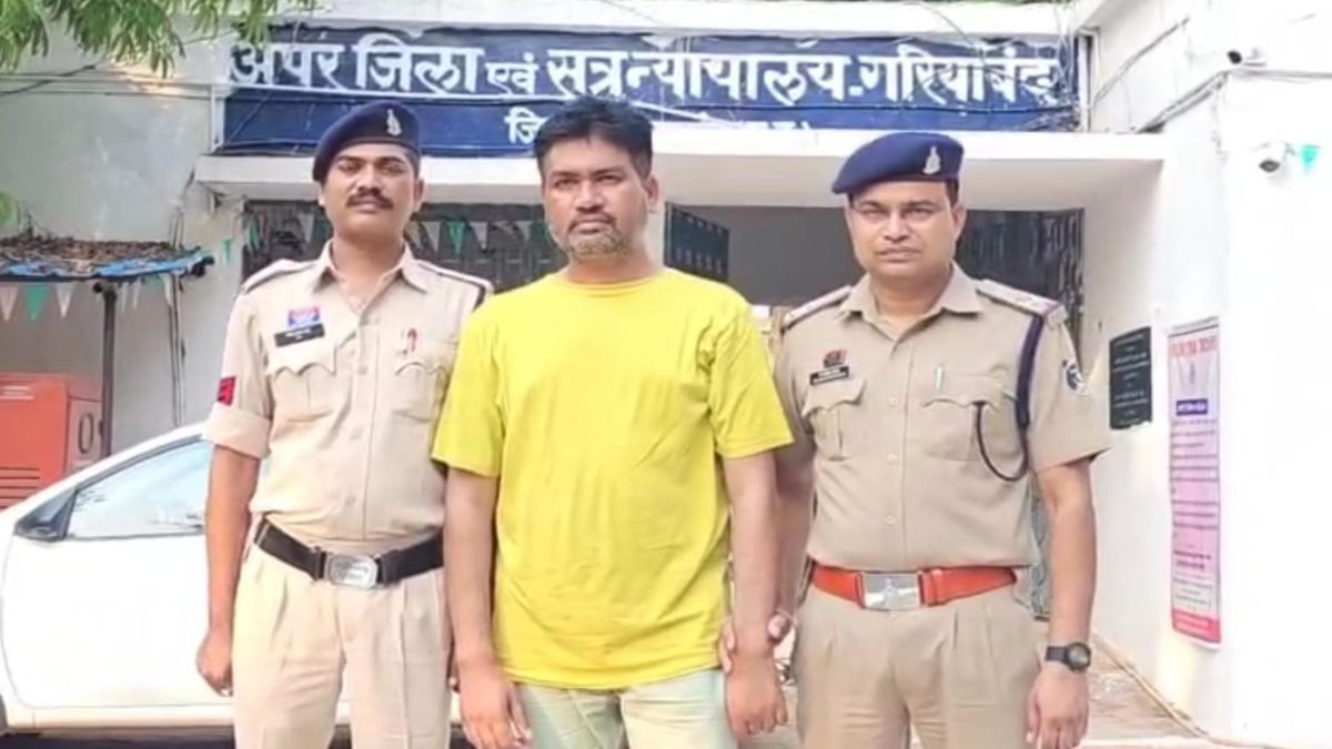 CG Crime: विद्युत विभाग के कार्यपालन अभियंता ने नौकरी दिलाने के नाम पर ठगे 60 लाख, फिर गबन किए पैसे भी हारे ऑनलाइन जुए में… पहुंचा सलाखों के पीछे