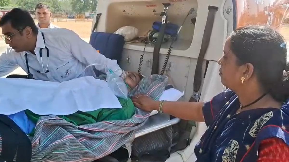 गंभीर मरीज को किया एयरलिफ्टः पीएमश्री एयर एंबुलेंस से भेजा भोपाल, ट्रक में माल चढ़ाने के दौरान हुआ था हादसा