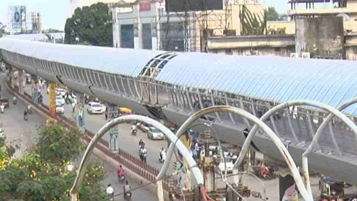 एक अरब का स्काई वॉक ! … यहां कौन सीढ़ियों पर चढ़ पैदल चलना चाहता है साहब ? – वैभव बेमेतरिहा