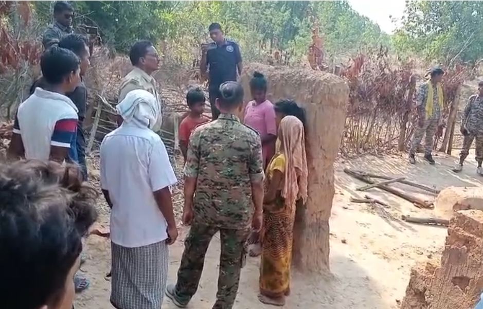 हाथी का आतंक: गांव में घुसकर मचाया तांडव, 2 महिलाओं को कुचलकर दी मौत, 1 घायल…