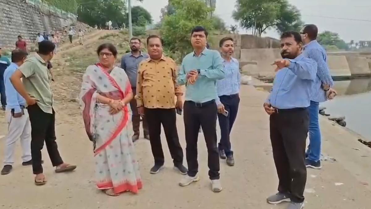 उज्जैन में शिप्रा तीर्थ परिक्रमा यात्रा: CM डॉ. मोहन हो सकते हैं शामिल, अधिकारियों ने तैयारियों का लिया जायजा