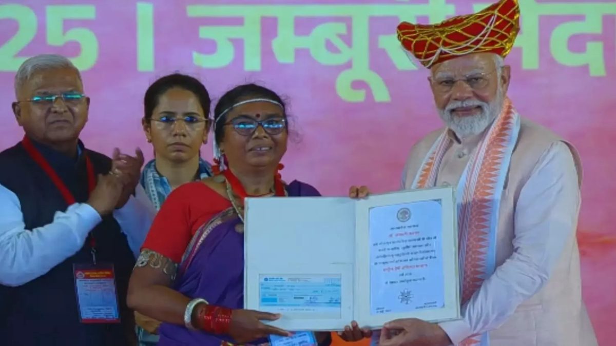 राष्ट्रीय देवी अहिल्याबाई सम्मान: PM मोदी ने बस्तर की डॉ जयमति कश्यप को किया सम्मानित, नक्सलवाद पर कहीं ये बात