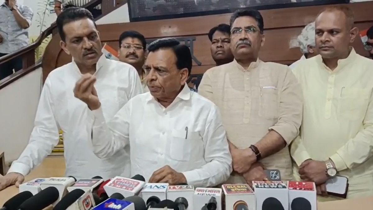मंत्री विजय शाह के बयान से डिप्टी सीएम ने किया किनाराः जगदीश देवड़ा बोले- जनप्रतिनिधि को संयम और शालीनता का रखना चाहिए ध्यान