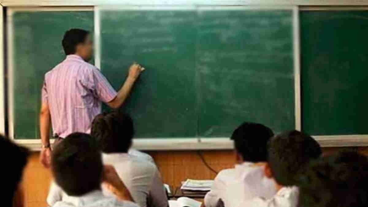 छत्तीसगढ़ प्रदेश शिक्षक फेडरेशन ने सीएम और स्कूल शिक्षा सचिव को सौंपा ज्ञापन, कहा – विद्यार्थी हित में नहीं है शिक्षा विभाग का युक्तियुक्तकरण नीति