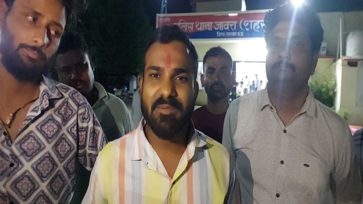 तिलक लगाने पर मुस्लिम युवक ने मारे थप्पड़ः हिंदू संगठन ने देर रात थाने का घेराव कर सौंपा CCTV फुटेज, FIR और गिरफ्तारी के आश्वासन पर मामला हुआ शांत