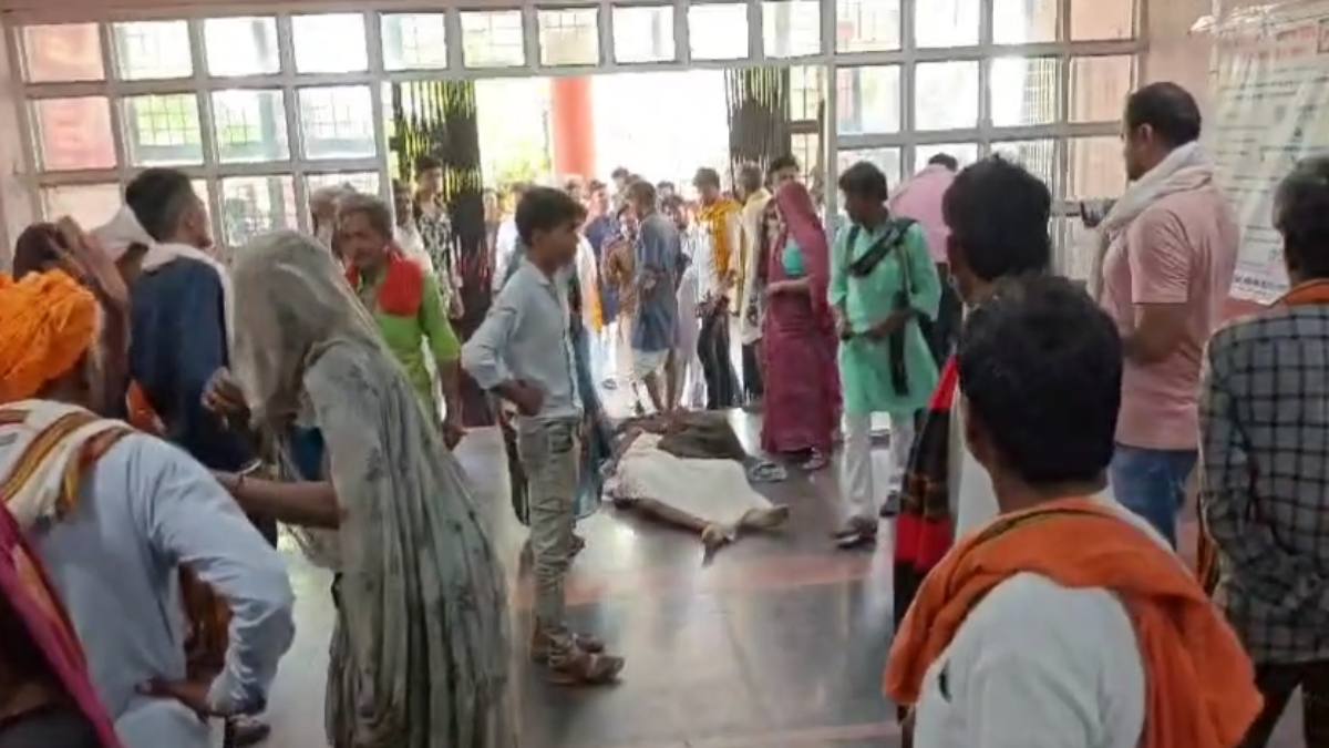 मरीज की मौत पर बवाल: जिला अस्पताल में इलाज नहीं  मिलने से घायल शख्स की गई जान, शव लेकर कलेक्ट्रेट पहुंचे परिजन