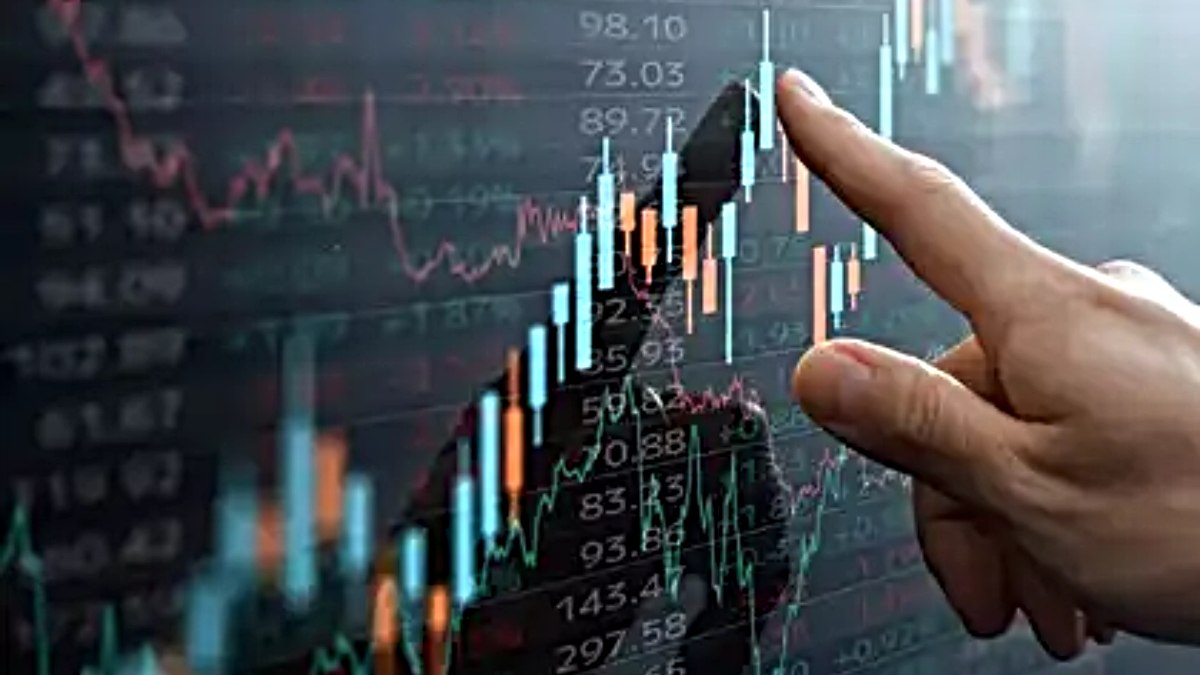 Share Market में हलचल: ये तीन स्टॉक्स बन सकते हैं सोमवार को सुर्खियां, निवेश से पहले जानिए पूरी डिटेल…