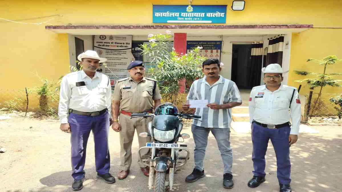 खबर का असर : तांदुला डेम पर स्टंटबाजी, पुलिस ने काटा युवक का चालान, हिदायद भी दी