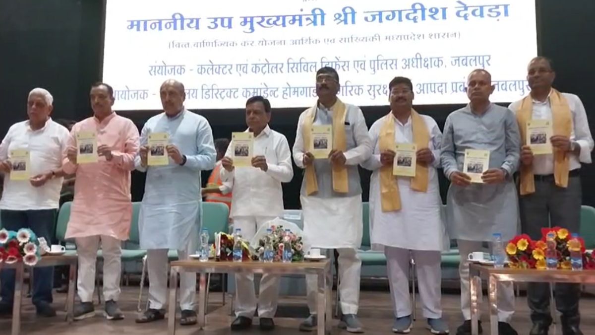 हर नागरिक को आपात स्थिति के लिए रहना चाहिए तैयारः सिविल डिफेंस वॉलिंटियर्स प्रशिक्षण कार्यक्रम में डिप्टी CM देवड़ा बोले- आतंकवाद का जवाब बहुत कड़ाई से दे रहे