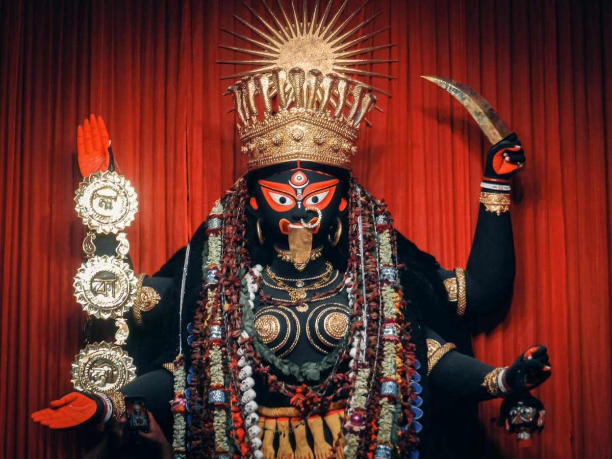 Maa Kali Chalisa: शनिवार को करें मां काली चालीसा का पाठ, नजरदोष और नकारात्मक ऊर्जा से मिलेगा छुटकारा…