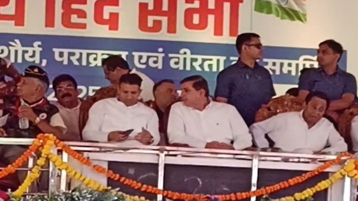 कांग्रेस की जय हिंद सभा: जबलपुर में दिग्विजय ने बनाई मंच से दूरी, कार्यकर्ताओं के साथ बैठकर सुनते रहे भाषण, पूर्व मंत्री घनघोरिया मान मनौव्वल करते आए नजर