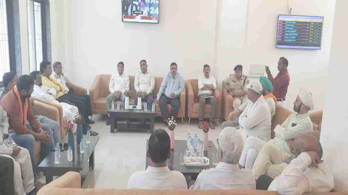 हाईटेक स्टेशन तैयार, लेकिन ट्रेनें नदारद! स्थानीय लोगों का बड़ा सवाल – क्या अब लोग स्टेशन पर वॉकिंग करने आएंगे?