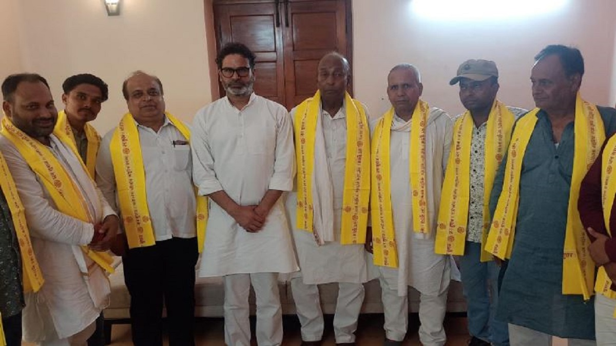 Bihar Politics: बिहार के चुनावी अखाड़े में उतरने को तैयार नेता, दल-बदल का दौर शुरू..