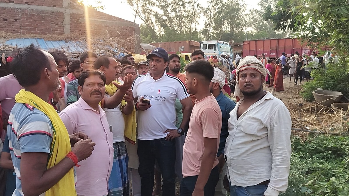 Kaimur News : हाई वोल्टेज तार की चपेट में आने से महिला की मौत, आक्रोशित ग्रामीणों ने किया सड़क जाम