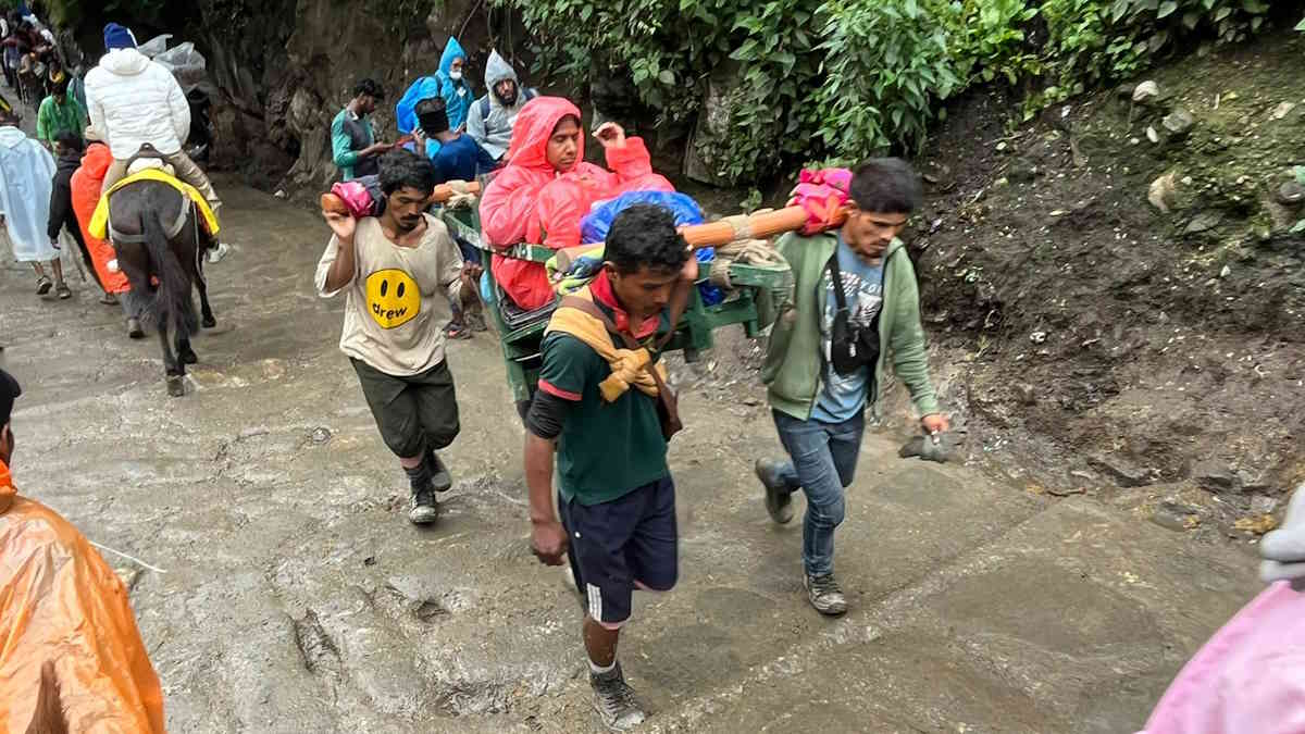यात्रा वृतांत : नेपालियों के कंधों के सहारे होती है केदारनाथ धाम की यात्रा, पालकी पर सवार होकर बाबा के द्वार पहुंचते हैं श्रद्धालु