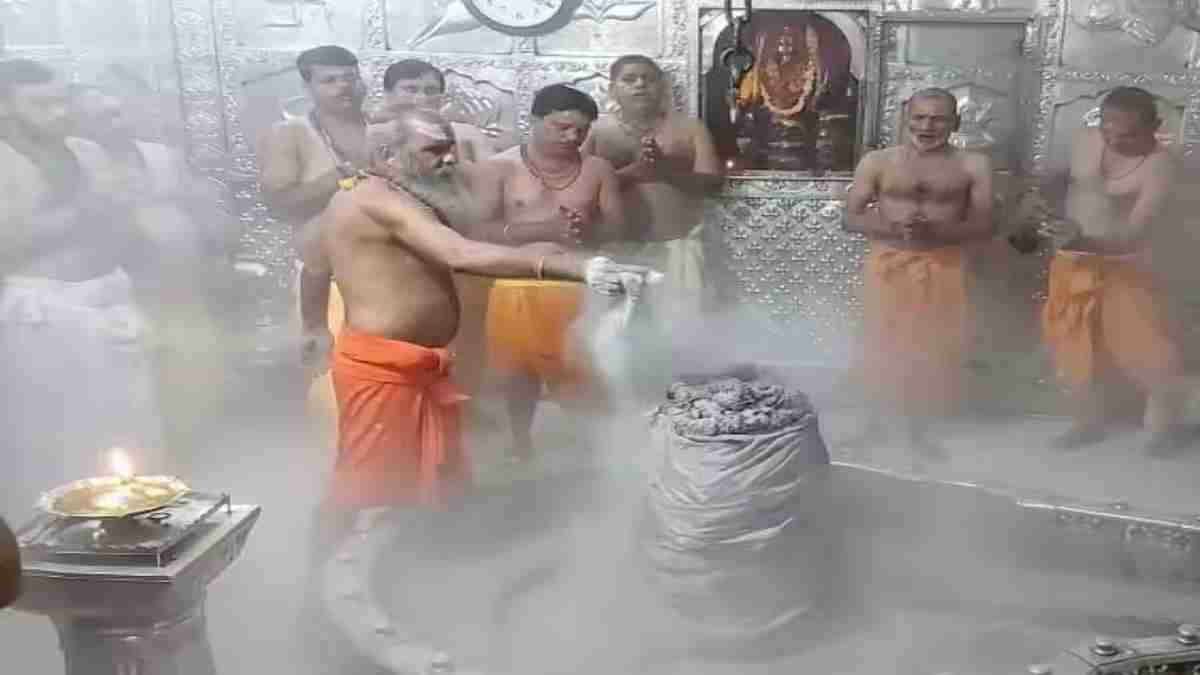 चलित भस्म आरती के जरिए कर सकेंगे बाबा महाकाल के दर्शन, बैठने वालों की संख्या की जाएगी कम, दान के आभूषणों का मंदिर में ही होगा मूल्यांकन