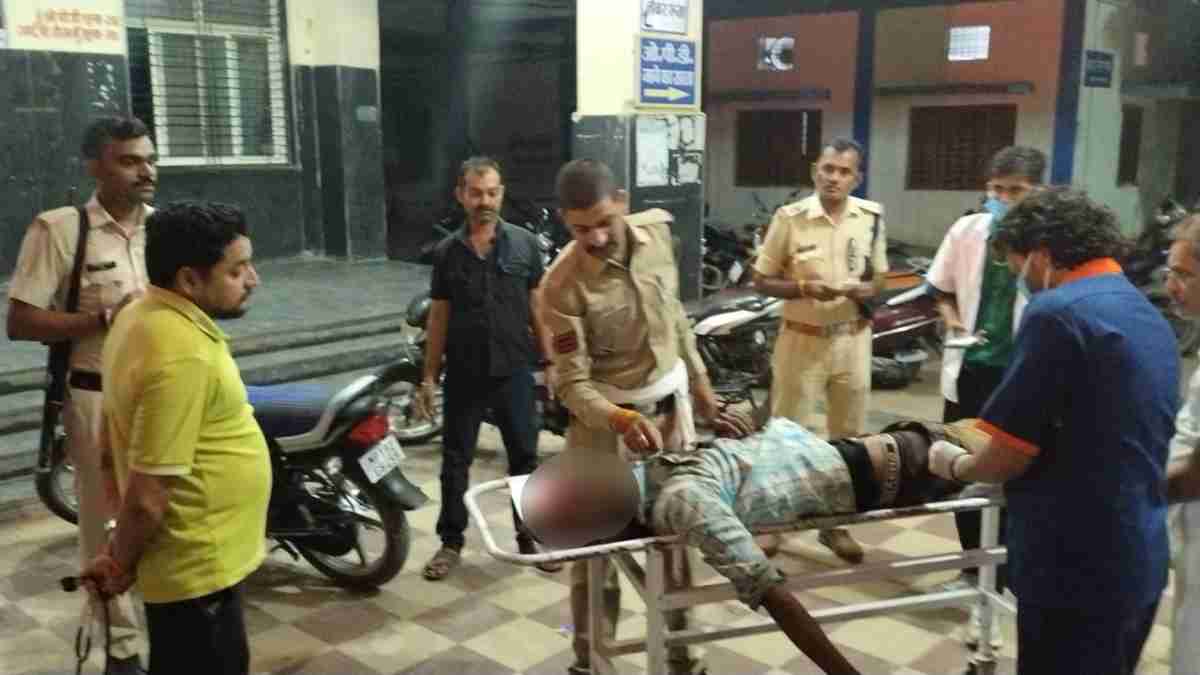 मांगा लिफ्ट, मिली मौत: एंबुलेंस की खिड़की में सिर रखकर लेटा था शख्स, फिर हुआ कुछ ऐसा कि उड़े परखच्चे