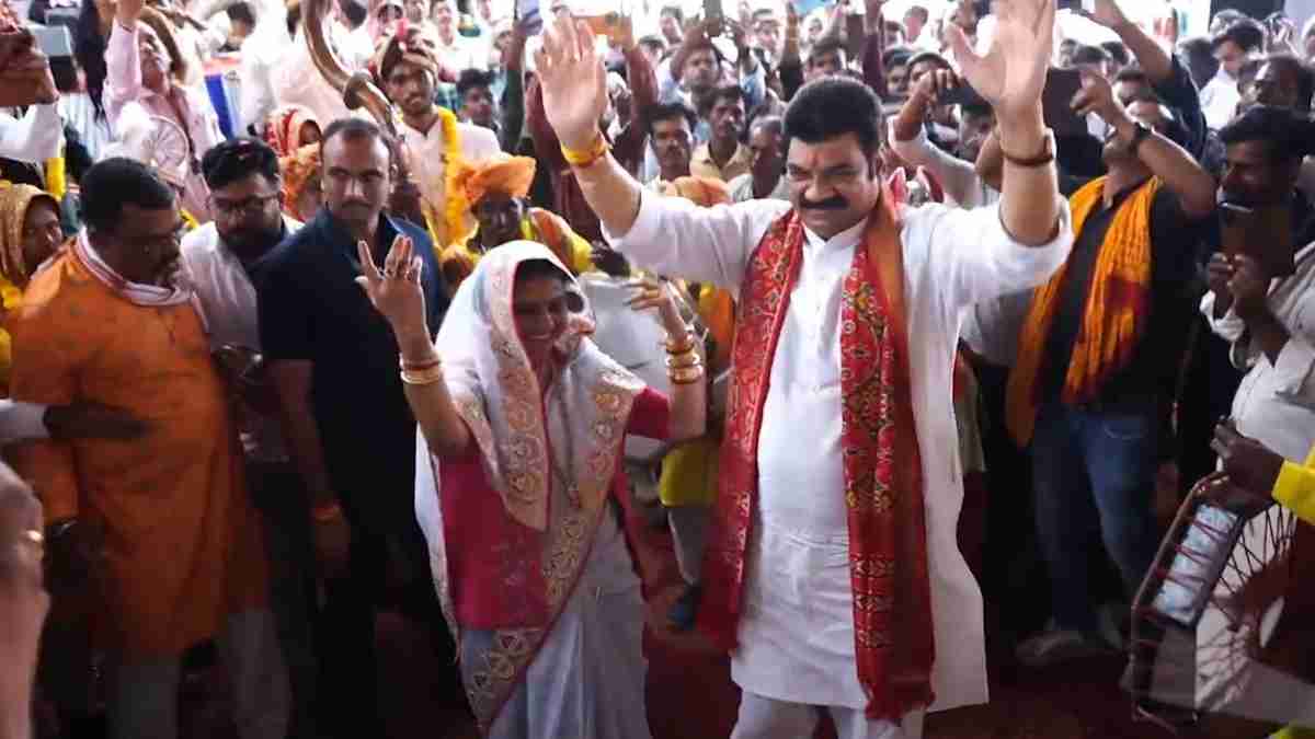 पत्नी संग मंत्री गोविंद राजपूत ने किया डांस: शादी समारोह में जमकर लगाए ठुमके, देखें Video