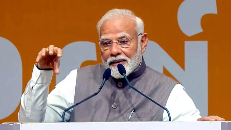 ‘अभी तो सिर्फ कचड़ा निकाल रहे हैं… इतने में ही वहां बाढ़ आ जाती है’, गांधीनगर से पीएम मोदी ने की देश की जनता से अपील – ‘विदेशी सामानों का बहिष्कार करें..’